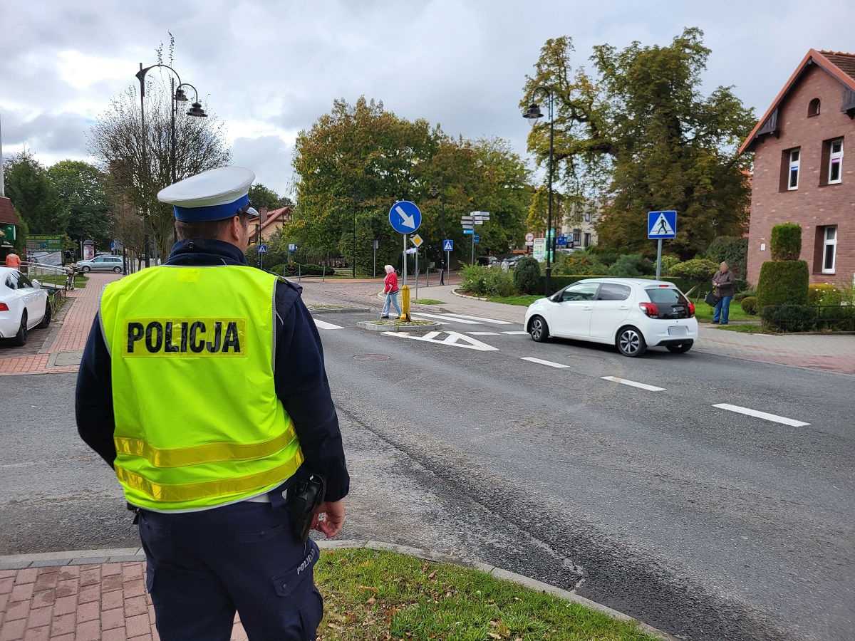 Policjanci z Tucholi patrolowali przejścia dla pieszych