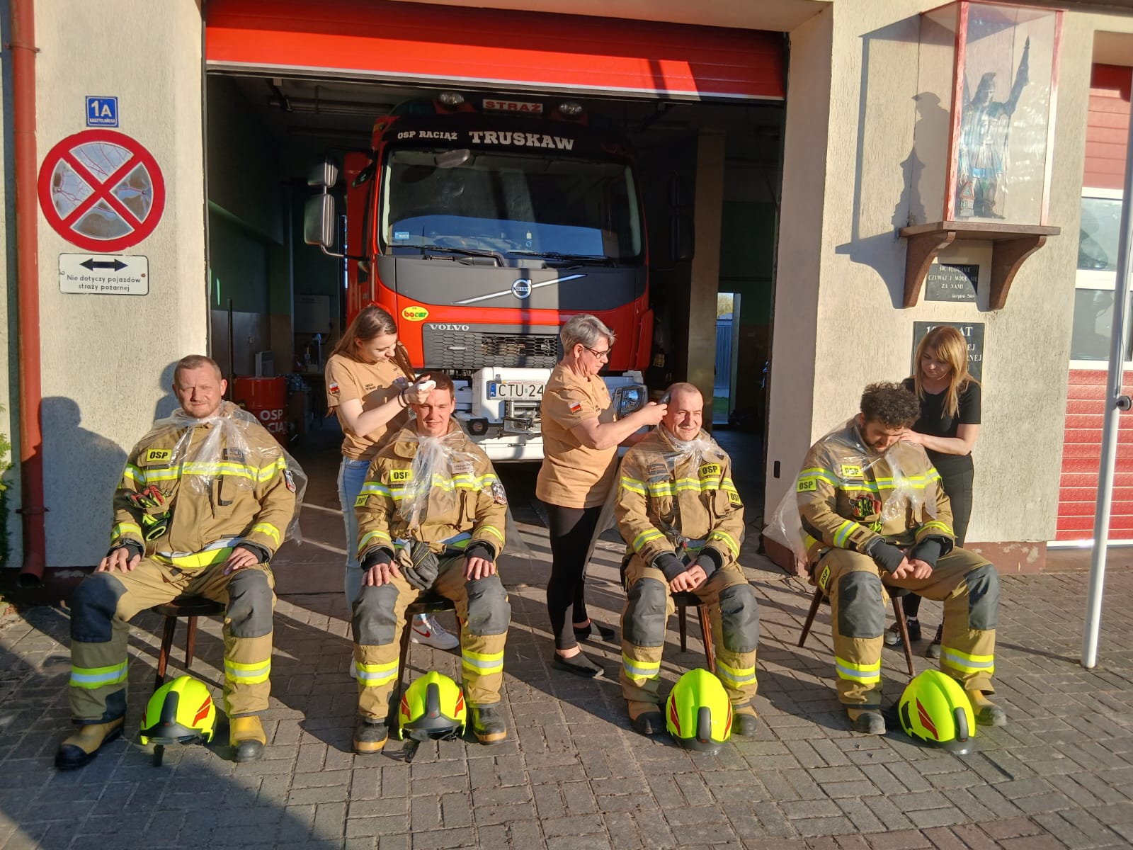 Strażacy z OSP w Raciążu przyłączyli się do akcji zbierania pieniędzy na walkę z rakiem (FOTO, WIDEO)