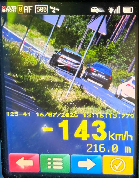  Jechał Audi 143 km/h w miejscu, gdzie obowiązuje 90 km/h. Stracił prawo jazdy