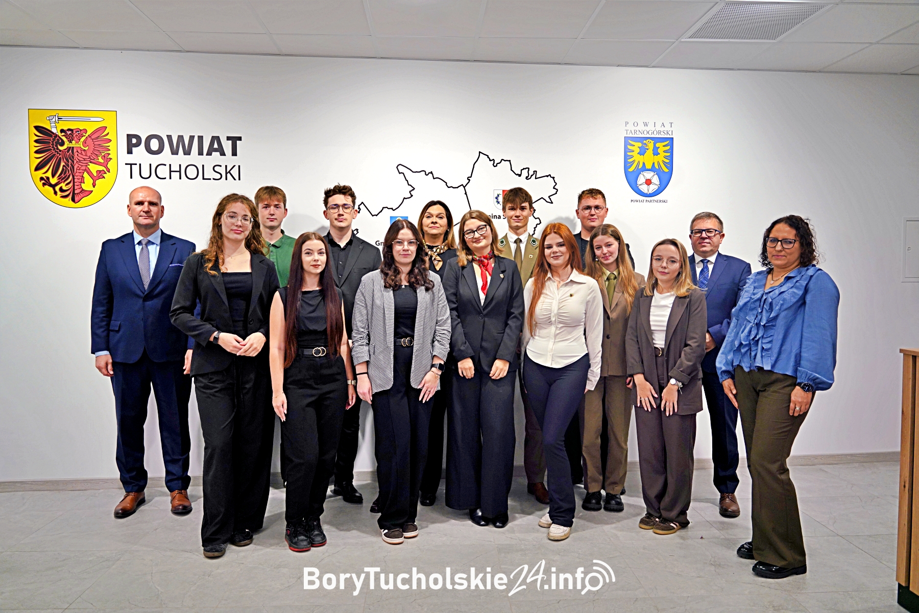 Siedmioro młodzieżowych radnych zakończyło swoją kadencję. Podziękowano im za dwa lata pracy (FOTO, WIDEO)