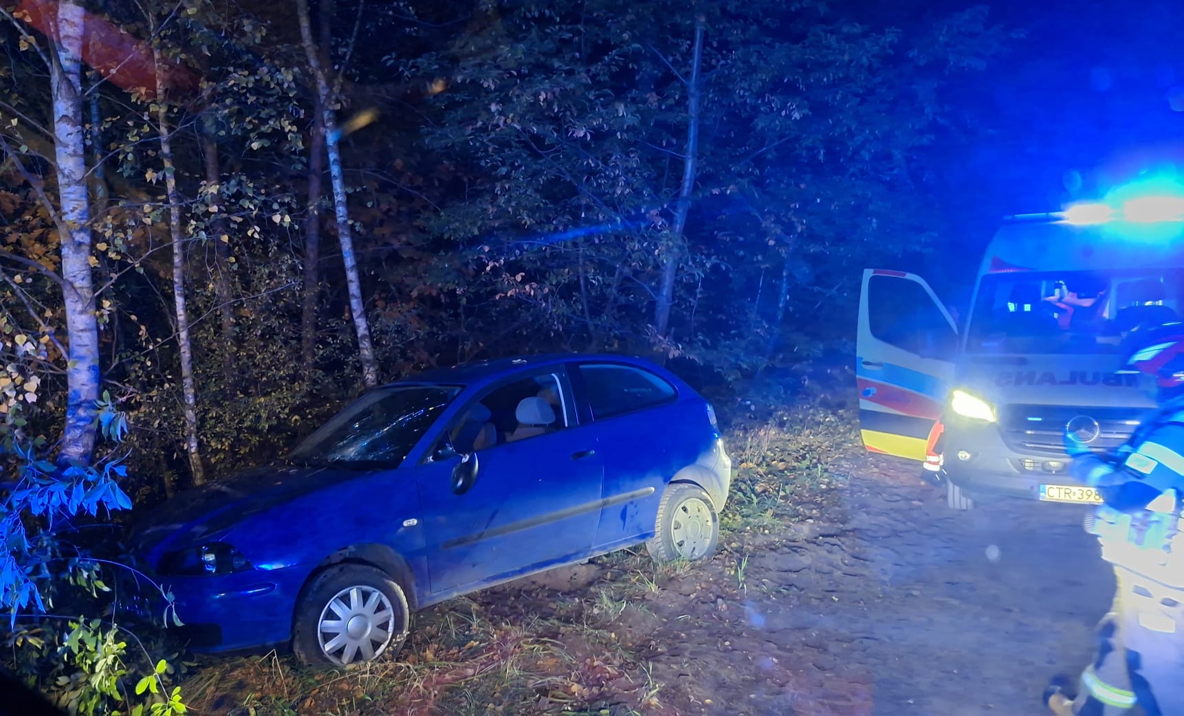 Pijany mieszkaniec gminy Tuchola wjechał w grupę 90 młodych ludzi. Są poszkodowani