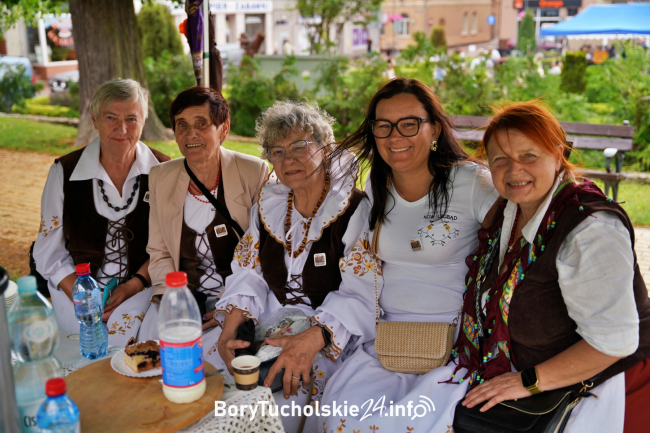 Dzień Folkloru Borowiackiego. Występy, regionalne smaki i atrakcje na tucholskim rynku (FOTO)